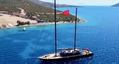 Bodrum'da 978 milyon liralık yelkenli suya indirildi