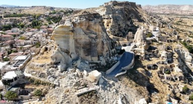 Kapadokya'da dev kaya koptu, evler ve otel boşaltıldı