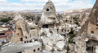 Kapadokya'da peribacası yıkıldı