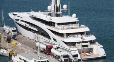 Mega Yat Fethiye'de 25 milyon TL'lik yakıt aldı