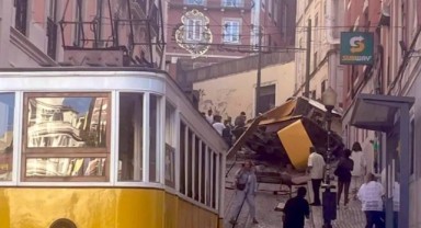 Portekiz'de turistik Füniküler raydan çıktı: 15 ölü