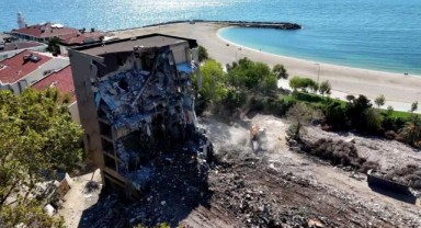 Türkiye'nin ilk yerli 5 yıldızlı oteli Çınar otel yıkılıyor