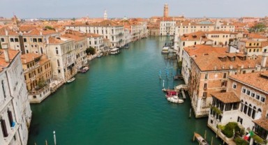 Venedik'te günübirlik turist vergisi 2026'da geri geliyor