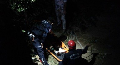 Antalya’da turist 4 metrelik inşaat çukuruna düştü