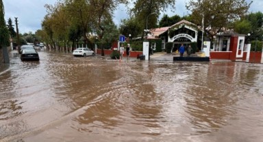 Ölüdeniz'de otellerin giriş katını su bastı!