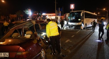 Nevşehir'de tur otobüsü ile otomobil çarpıştı: 2 ölü