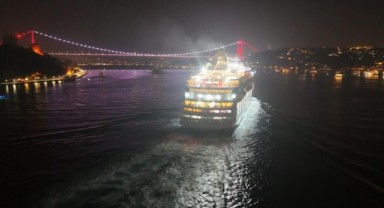 Rus kruvaziyere Sarayburnu'na yanaşma izni verilmedi