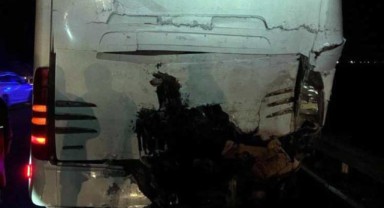 Tır, tur otobüsüne arkadan çarptı: 14 yaralı