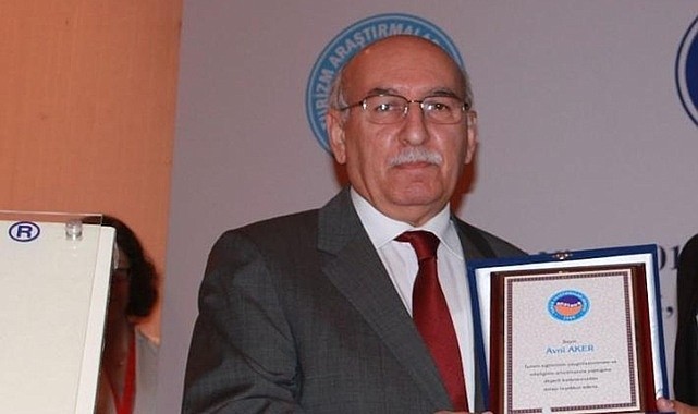 Turizmcilerin hocası Avni Aker’i kaybettik