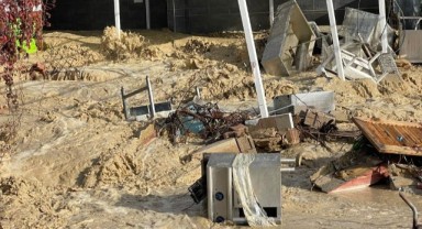 Alanya'da taşan dere 5 yıldızlı otelin kafesini yıktı