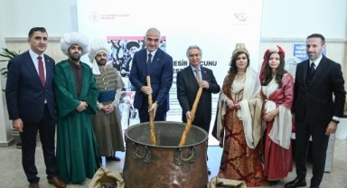 Kültür ve Turizm Bakanı Ersoy, mesir macunu kardı