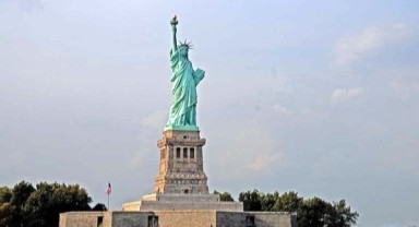 Trump, ABD'ye seyahat yasağını genişletti