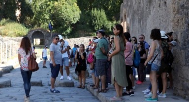 TUREB, 6 turist rehberini meslekten geçici men etti