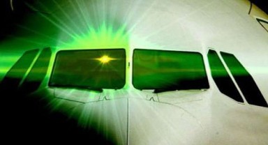 Uçağa lazer tutana ve uçakta sigara içene rekor ceza