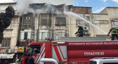 Güvercin otelinde yangın; Güvercinler telef oldu