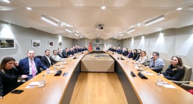 Ersoy, dizi sektörü yapımcılarıyla bir araya geldi