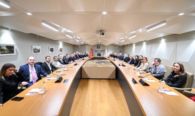 Ersoy, dizi sektörü yapımcılarıyla bir araya geldi