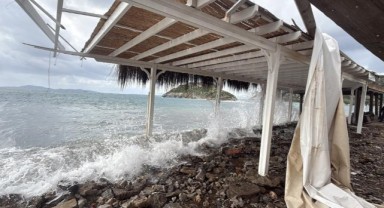 Bodrum'da fırtına turistik işletmeleri vurdu