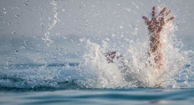 Çinli turistleri taşıyan araç göle düştü: 8 ölü