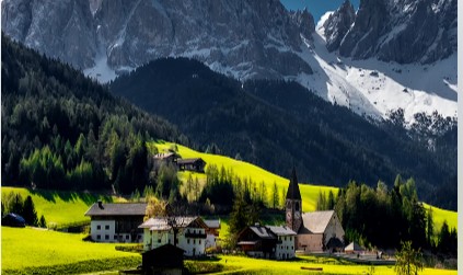 İtalyan köyü turistler gelmesin diye yolları kapatıyor