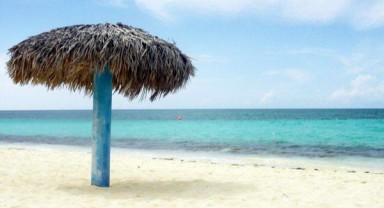 Uçaklar yakıtsız, oteller kısıtlı: Küba'da turizm krizi