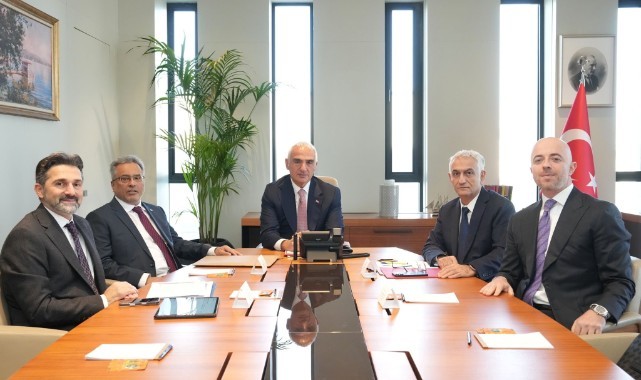 Bakan Ersoy ile THY yönetimi turizm için toplandı