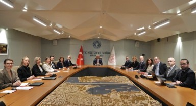 Bakan Ersoy, sezon öncesi turizmcilerle buluştu