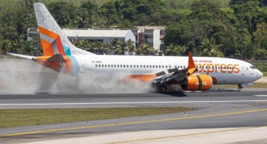 Sert iniş yapan yolcu uçağının iniş takımı koptu