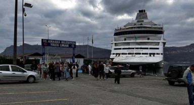 Sezonun ilk Rus turistleri Amasra'da