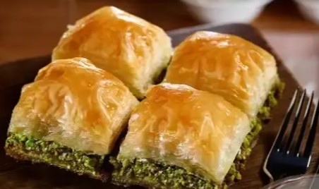 TMSF Baklavacı Güllüoğlu’nu satışa çıkardı