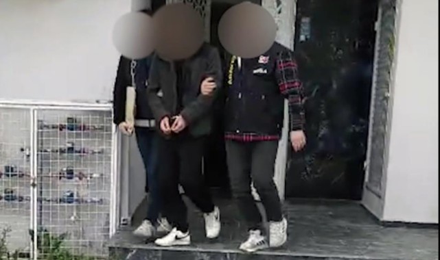 Turistlerin kredi kartlarını kullanan 4 zanlı yakalandı