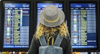 Üç havayolu yolcu kaybına karşı fiyat düşürdü