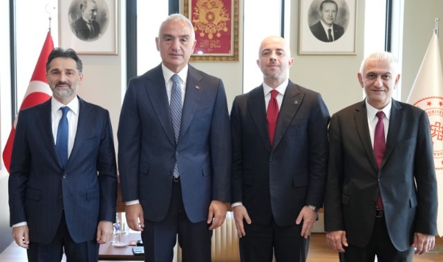 Bakan Ersoy, THY üst yönetimi ile bir araya geldi