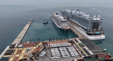 Kuşadası'na 2 kruvaziyer 5 bin 297 turist getirdi