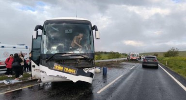 Aksaray'da tur otobüsü refüje çarptı: 16 yaralı