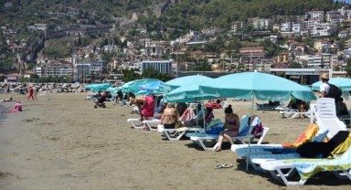 Alanya'da şezlong ve şemsiye ücretlerine zam