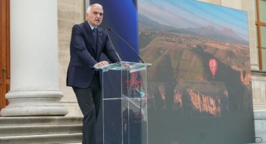Bakan Ersoy duyurdu, kimlikler Müzekart olacak