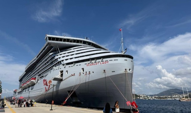 Denizden Bodrum'a turist akını; 2 bin 636 turist geldi
