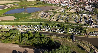 Oteller doldu turistler araç ve çadırlara yöneldi