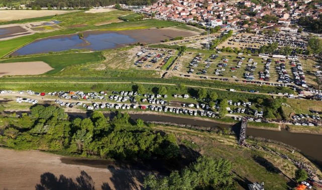 Oteller doldu turistler araç ve çadırlara yöneldi