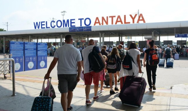 Antalya'ya 5 ayda 3,5 milyon turist geldi, kayıp yüzde 8