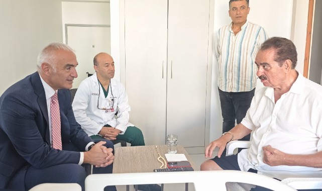 Bakan Ersoy'dan Tatlıses'e 'Geçmiş olsun' ziyareti