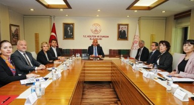 Bakan Ersoy, turizm STK’larıyla bir araya geldi