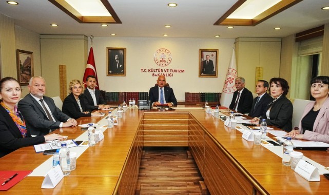 Bakan Ersoy, turizm STK’larıyla bir araya geldi
