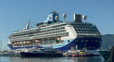 Dev gemi 2 bin 500 yolcusu ile Marmaris'e geldi