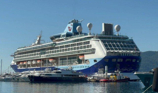 Dev gemi 2 bin 500 yolcusu ile Marmaris'e geldi