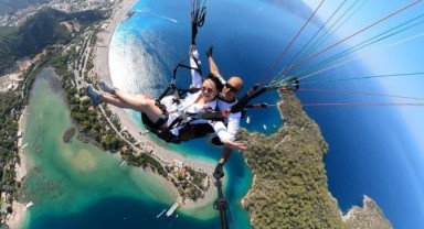 Fethiye'de 8 bin 435 kişi yamaç paraşütü yaptı