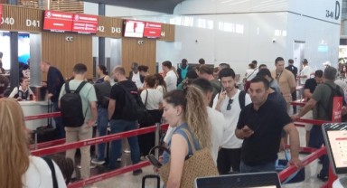 İstanbul'dan tatil göçü başladı: Havalimanı'nda yoğunluk