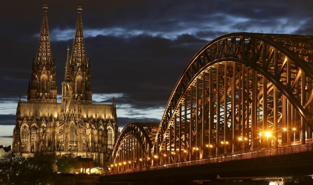 Köln Katedrali turistlere 12 euro olacak