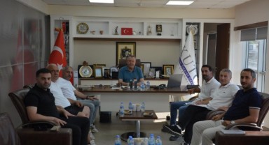 Kuşadası'nda turist kapma yarışı!